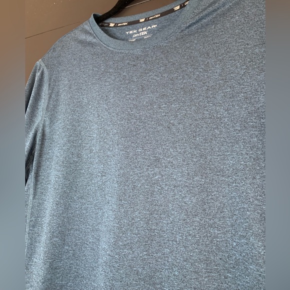 TEK GEAR dry tek shirt. Mens M. Short sleeve. Summer. Activewear. Casual. - Picture 4 of 5